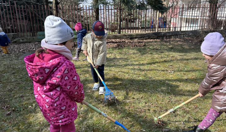 3. fotografia fotogalérie Aktuality / Do jarného upratovania sa zapojili furčianske škôlky, školy aj stredné školy - foto