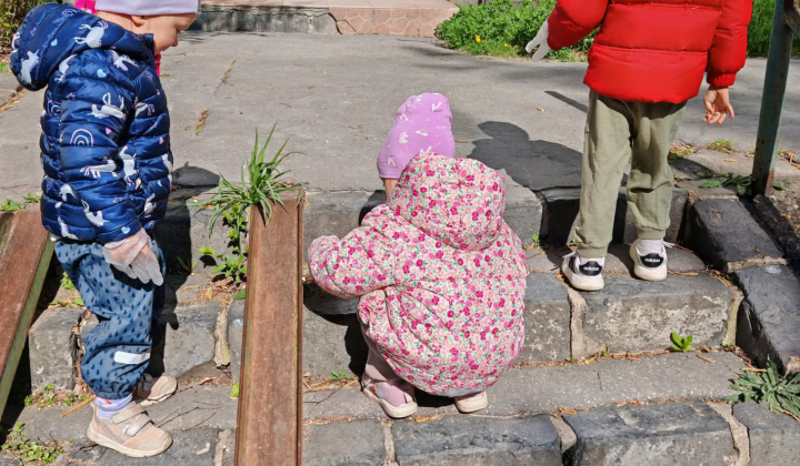 13. fotografia fotogalérie Aktuality / Do jarného upratovania sa zapojili furčianske škôlky, školy aj stredné školy - foto