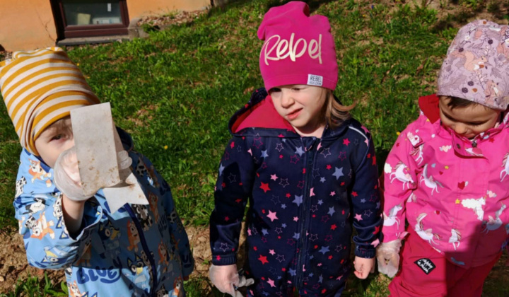 14. fotografia fotogalérie Aktuality / Do jarného upratovania sa zapojili furčianske škôlky, školy aj stredné školy - foto