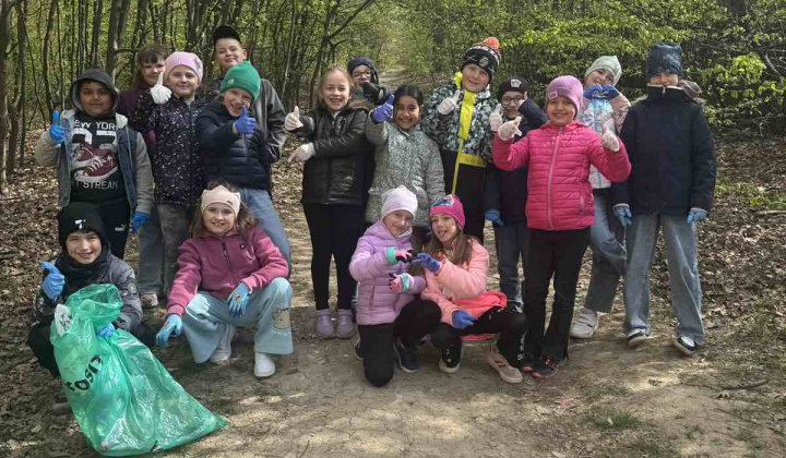 23. fotografia fotogalérie Aktuality / Do jarného upratovania sa zapojili furčianske škôlky, školy aj stredné školy - foto