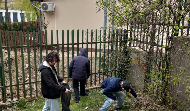 27. fotografia fotogalérie Aktuality / Do jarného upratovania sa zapojili furčianske škôlky, školy aj stredné školy - foto