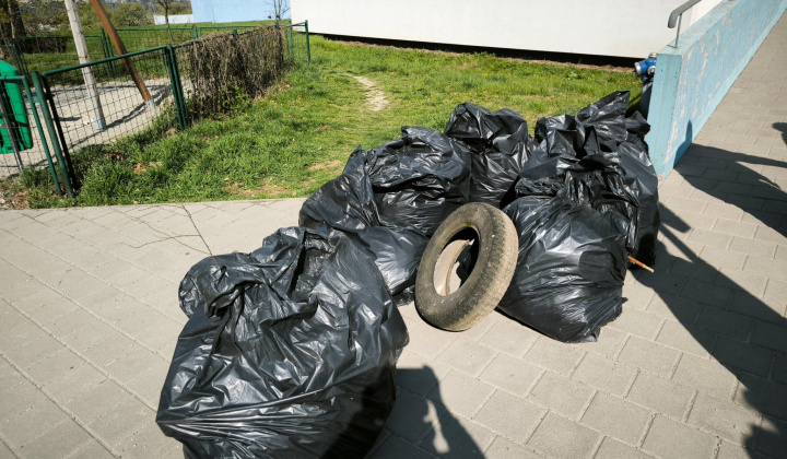 31. fotografia fotogalérie Aktuality / Do jarného upratovania sa zapojili furčianske škôlky, školy aj stredné školy - foto