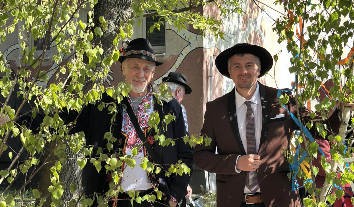 12. fotografia fotogalérie Aktuality / Stavanie mája na Furči - foto