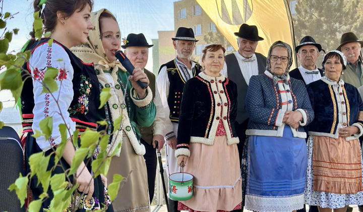 32. fotografia fotogalérie Aktuality / Stavanie mája na Furči - foto