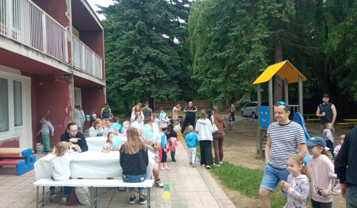 14. fotografia fotogalérie Aktuality / Deň otcov v Materskej škole Ovručská 14: šport, radosť a spoločné zážitky - foto