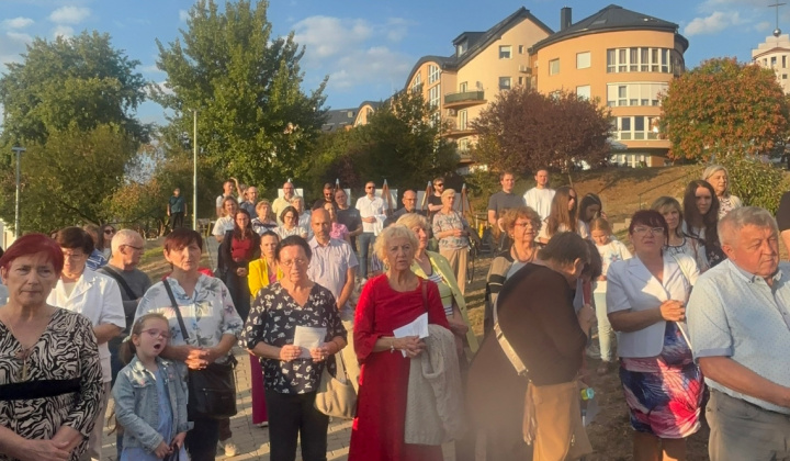 1. fotografia fotogalérie Aktuality / PAMÄTNÝ KAMEŇ: 50 rokov nášho jedinečného sídliska - foto