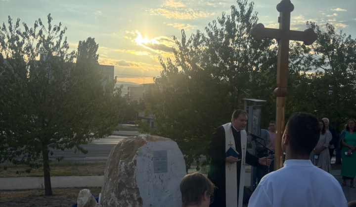 4. fotografia fotogalérie Aktuality / PAMÄTNÝ KAMEŇ: 50 rokov nášho jedinečného sídliska - foto
