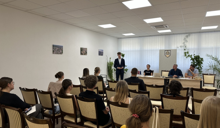 1. fotografia fotogalérie Aktuality / Mládežnícky parlament mestskej časti Košice–Dargovských hrdinov má nové vedenie - foto