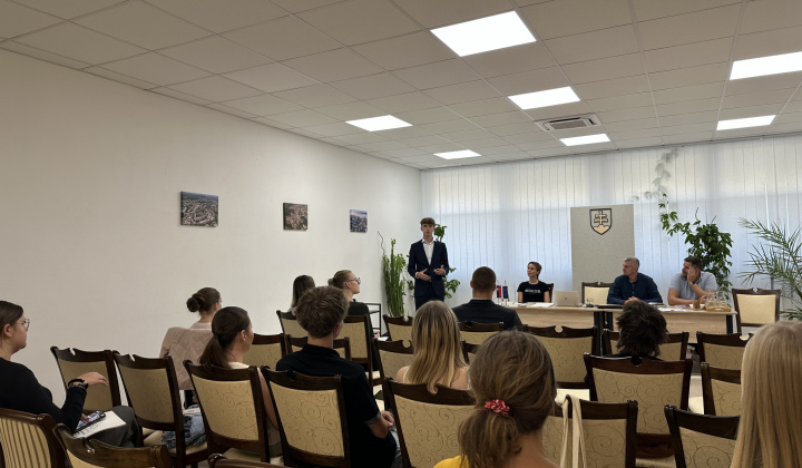 2. fotografia fotogalérie Aktuality / Mládežnícky parlament mestskej časti Košice–Dargovských hrdinov má nové vedenie - foto