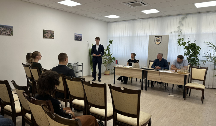 3. fotografia fotogalérie Aktuality / Mládežnícky parlament mestskej časti Košice–Dargovských hrdinov má nové vedenie - foto