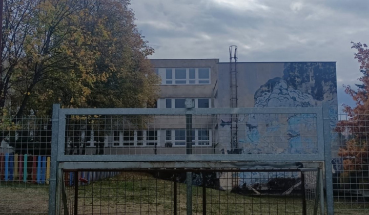 1. fotografia fotogalérie Aktuality / Multifunkčné ihrisko na Furči dostáva nové vybavenie - foto