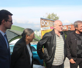 Kultúrno-spoločenské a športové aktivity / Týždeň dobrovoľníctva - maľovanie športových legiend - foto
