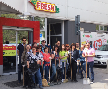 Aktuality / Zamestnanci miestneho úradu a firmy Labaš upratovali na Furči - foto
