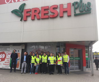 Aktuality / Zamestnanci miestneho úradu a firmy Labaš upratovali na Furči - foto
