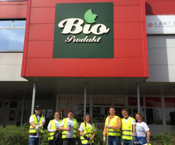 Aktuality / Zamestnanci miestneho úradu a firmy Labaš upratovali na Furči - foto Aktuality / Zamestnanci miestneho úradu a firmy Labaš upratovali na Furči - foto