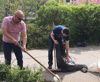 Aktuality / Zamestnanci miestneho úradu a firmy Labaš upratovali na Furči - foto Aktuality / Zamestnanci miestneho úradu a firmy Labaš upratovali na Furči - foto