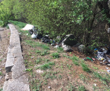 Aktuality / Aktivační pracovníci upratali lokalitu na Sečovskej ceste - foto