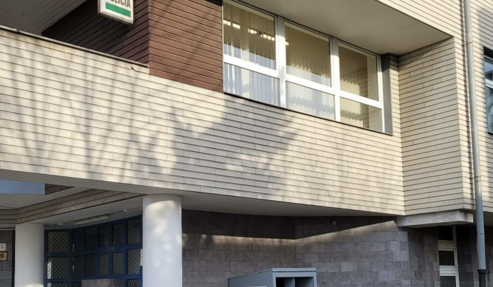 Fotka - Zmena miesta kontajnera na šatstvo