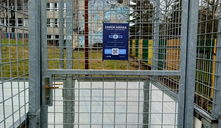 Fotka - Multifunkčné športové ihrisko medzi Fábryho a Exnárovou má elektronický vstup