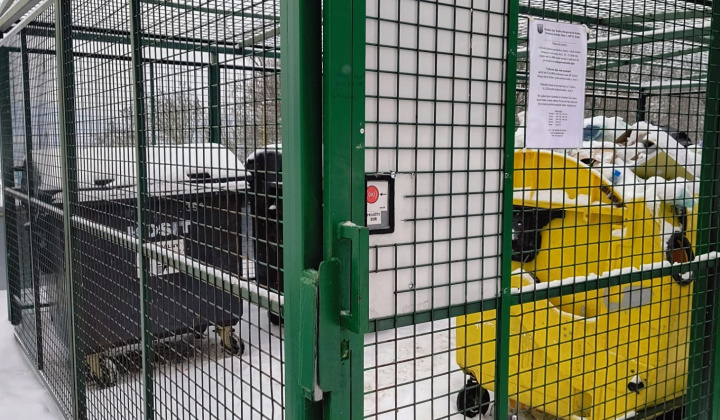 Fotka - OZNAM: Zavedenie čipového systému na Adlerovej a Kurskej ulici