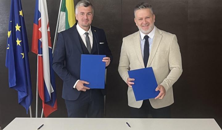 Fotka - Mestská časť Košice-Dargovských hrdinov podpísala dohodu o spolupráci s mestom Snina